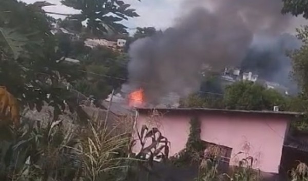 Casa é destruída pelo fogo no Bairro São Miguel