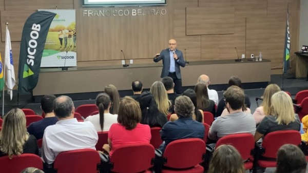 Sicoob Vale Sul oferece palestra sobre a reforma tributária