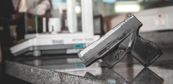 Homem invade residência para furtar e morre após ser baleado pelo morador