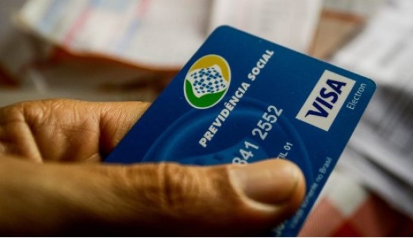 INSS confirma antecipação do 13º salário para idosos 60+