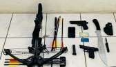 Morador dispara flechas e mata homem com golpe de canivete durante reunião de condomínio no RS