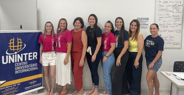 Equipe pedagógica da UNINTER realiza reunião para planejar ações para 2026