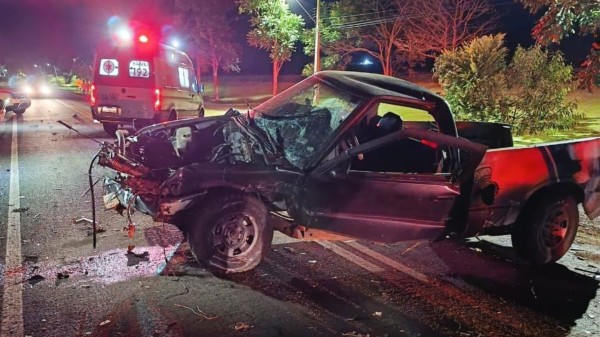 Grave acidente deixa quatro pessoas feridas