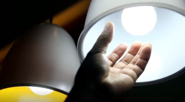 Bandeira tarifária das contas de luz segue amarela em julho