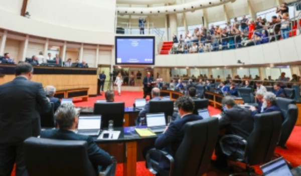 Plenário aprova projeto que proíbe reconstituição de leite em pó importado