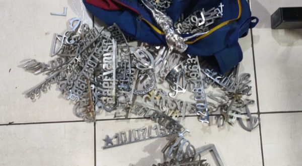 Vandalismo no cemitério municipal de Barracão resulta na prisão de quatro suspeitos por furto