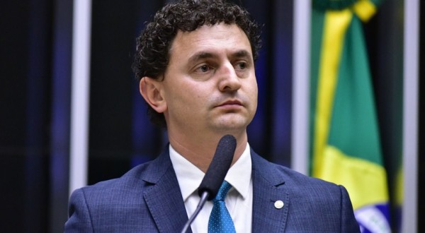 Deputado Pezenti intensifica cobrança por ações do governo para conter crise no setor leiteiro