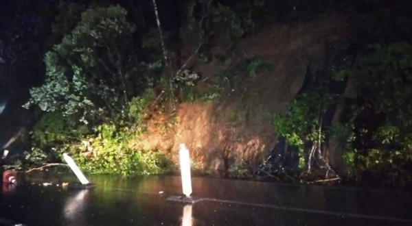 BR-376 é totalmente interditada após deslizamentos no PR