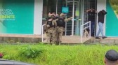 Assaltantes fizeram exigências enquanto mantinham funcionários reféns em agência