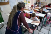 Governador autoriza aumento de 11% para professores e incentivo anual de R$ 3 mil para qualificação