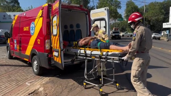 Motociclista fica ferido em colisão traseira na Avenida General Osório