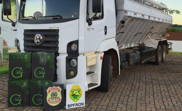 BPFRON apreende caminhão com 330 caixas de cigarros contrabandeados