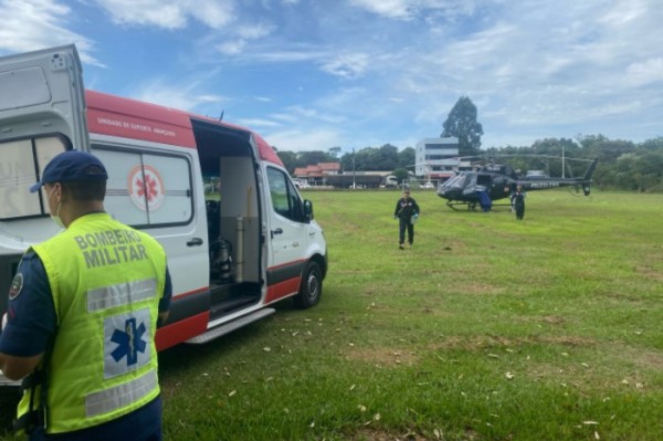 Idoso sofre queda de 3 metros de altura e serviço aeromédico é acionado