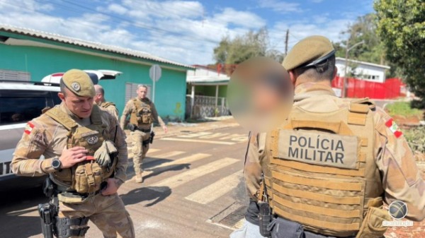 Homem agride e ameaça mãe com facão e acaba preso