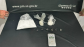 Homem e mulher são presos com cocaína durante abordagem da PM