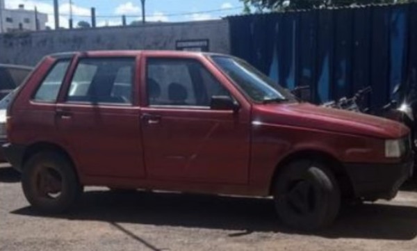 PM recupera veículo furtado e prende homem por receptação