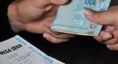 Idosa perde R$ 90 mil em golpe do bilhete premiado