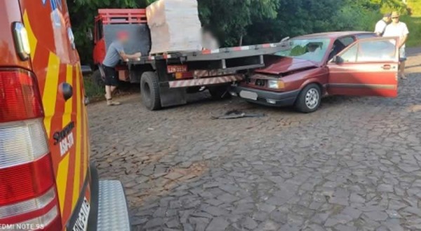 Mulher fica ferida em acidente de trânsito no parque industrial
