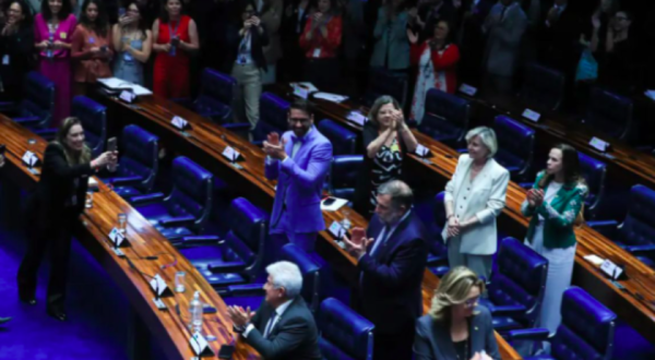 Senado aprova projeto contra adultização de crianças na internet