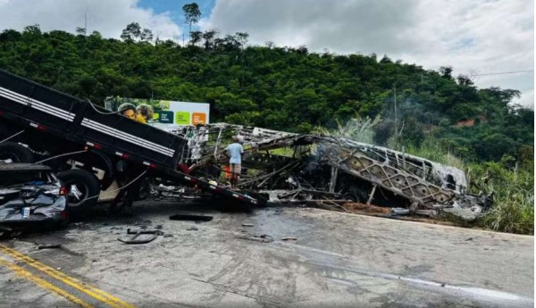 Sobe para 41 número de mortos em acidente na BR-116