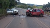 Mulher morre em colisão frontal entre carros na SC-160