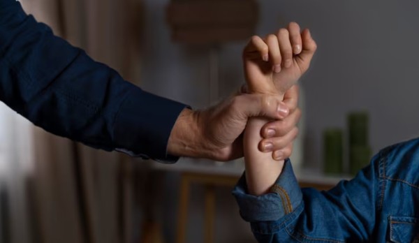 Homem é preso por agressão contra companheira no interior do município