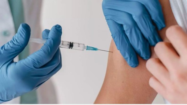Saúde detecta novas variantes da covid-19 e alerta para reforço vacinal