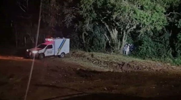 Corpo de mulher com ferimento na cabeça é encontrado dentro de córrego