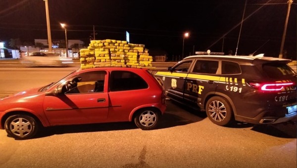 Dois homens são presos com 121 kg de maconha em rodovia catarinense