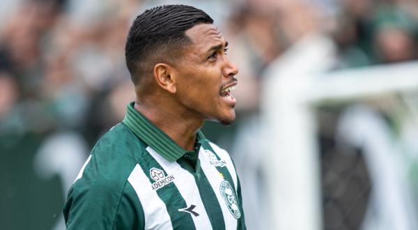 Coritiba empata com Operário fora de casa e deixa decisão da semifinal para o Couto Pereira