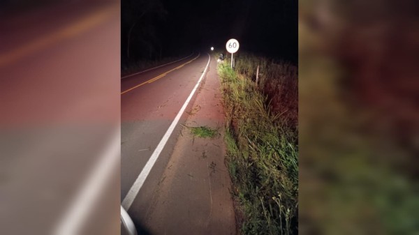 Condutor de motocicleta sai ferido em tombamento em Iporã do Oeste
