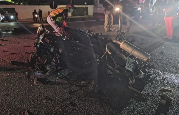 Casal de motociclistas morre em colisão envolvendo caminhão na BR-282