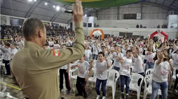 Proerd completa 26 anos com mais de 1,6 milhão de alunos atendidos