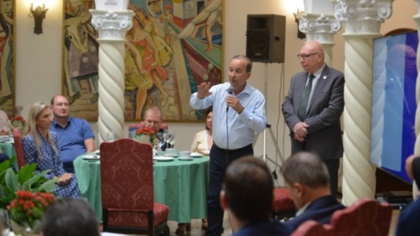 Governador apresenta projeto de lei do programa Universidade Gratuita aos deputados estaduais