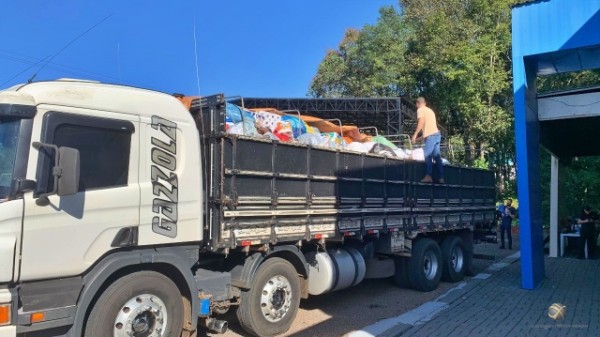 Primeiros caminhões com doações saem de São Miguel do Oeste rumo ao RS
