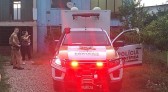 Homem é encontrado morto com fio no pescoço, ele pode ter sido vítima de homicídio