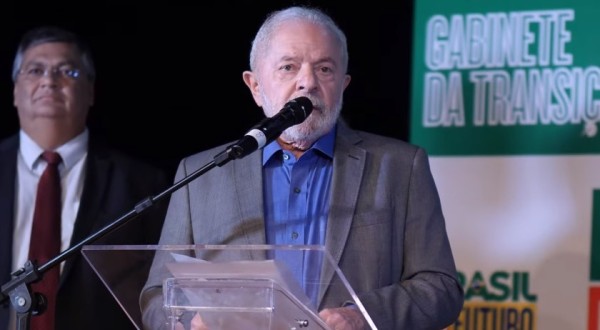 Lula anuncia Haddad, Rui Costa, Dino, Múcio e Vieira como ministros