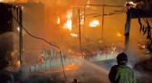 Incêndio destrói casa de madeira no interior