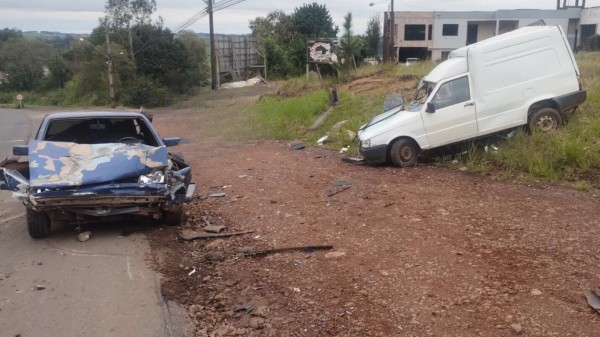 Acidente de trânsito envolvendo dois veículos é registrado na “ Serra do BNH”