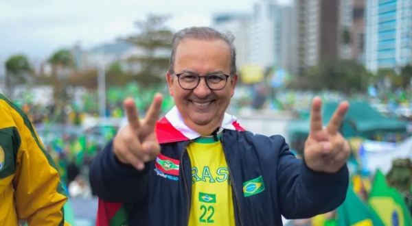 Jorginho Mello é reeleito governador de Santa Catarina com 68,32% dos votos
