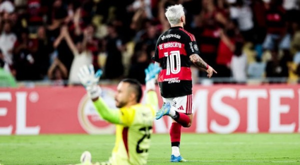 Flamengo goleia o Independiente Medellín e mantém 100% na Libertadores