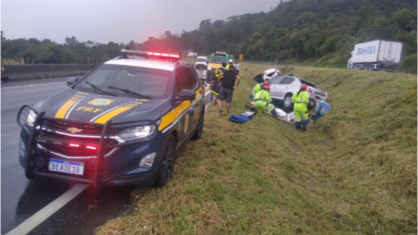 Carro atropela uma policial e dois vigilantes na BR-116