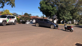 Mulher é encaminhada ao Hospital após colisão entre carro e motociclieta