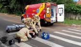 Mulher fica ferida em colisão envolvendo moto e caminhonete