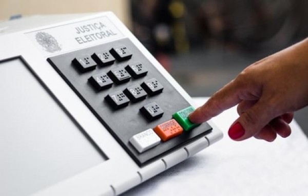 Termina nesta quarta-feira o prazo para tirar ou regularizar o título eleitoral
