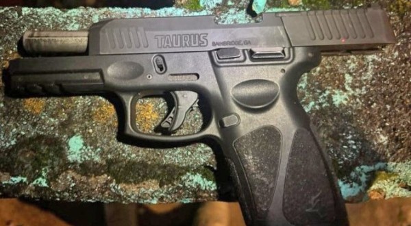 Menino de 11 anos pede socorro e ajuda a salvar mãe de agressões durante a madrugada