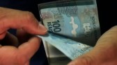 Como sair de devedor para investidor em 4 passos; dicas de especialista
