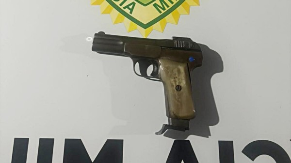 Homem é preso por porte ilegal de arma de fogo