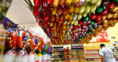 Páscoa em SC tem variação de até 200% nos preços de ovos de chocolate, alerta Procon