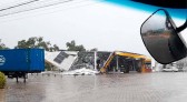 Ventos de 75 km/h causam estragos em SC